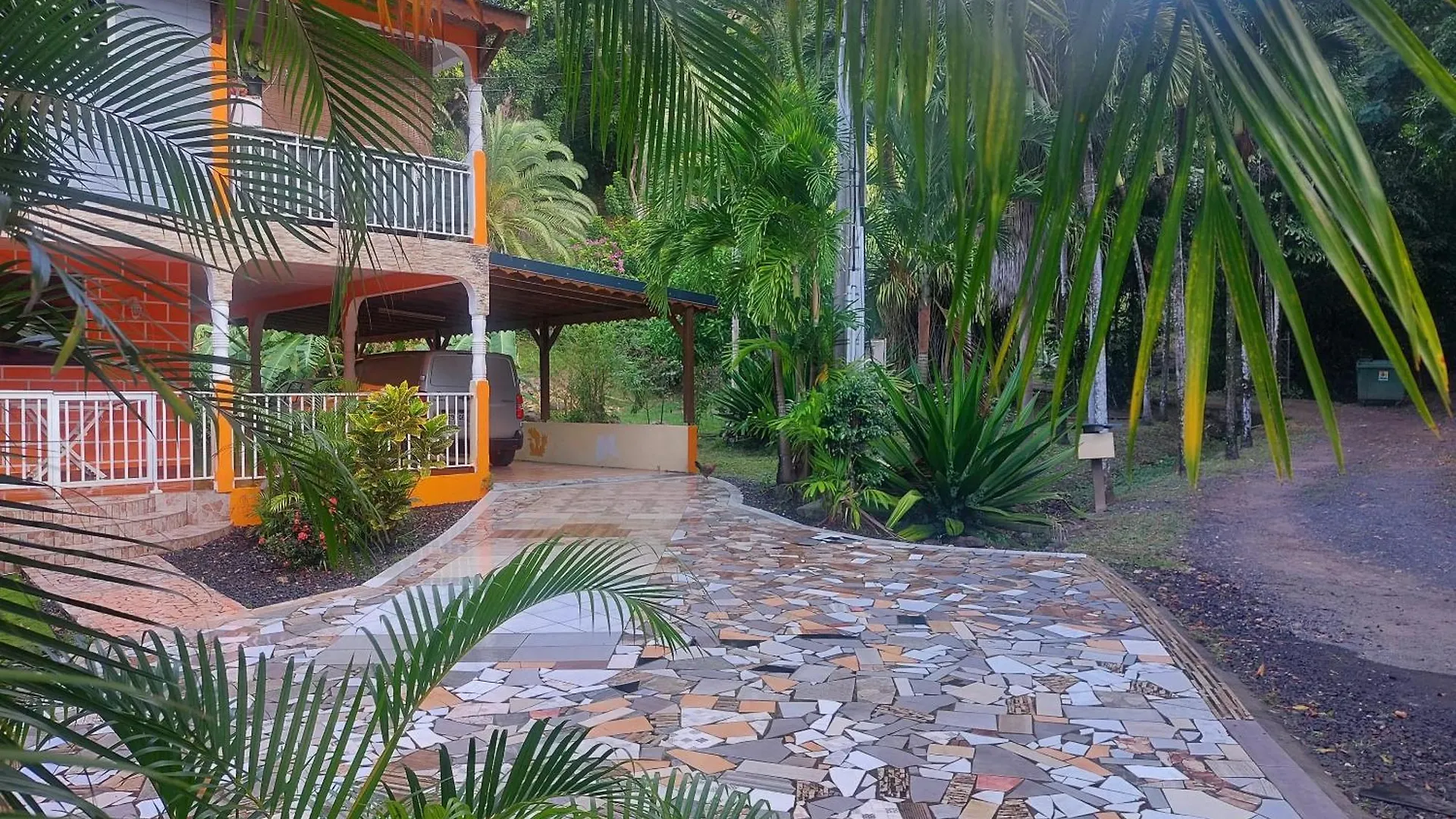 Holiday home Maison Charmante A Pointe Noire, Vue Montagne, Jardin Prive