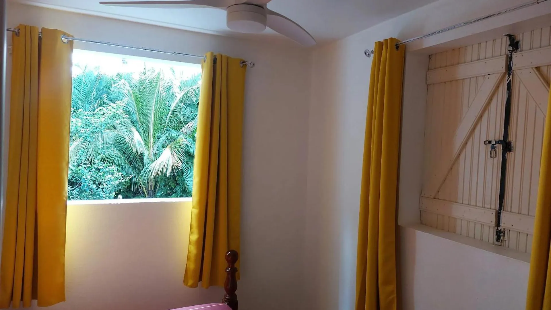 Maison Charmante A Pointe Noire, Vue Montagne, Jardin Prive Holiday home Pointe-Noire
