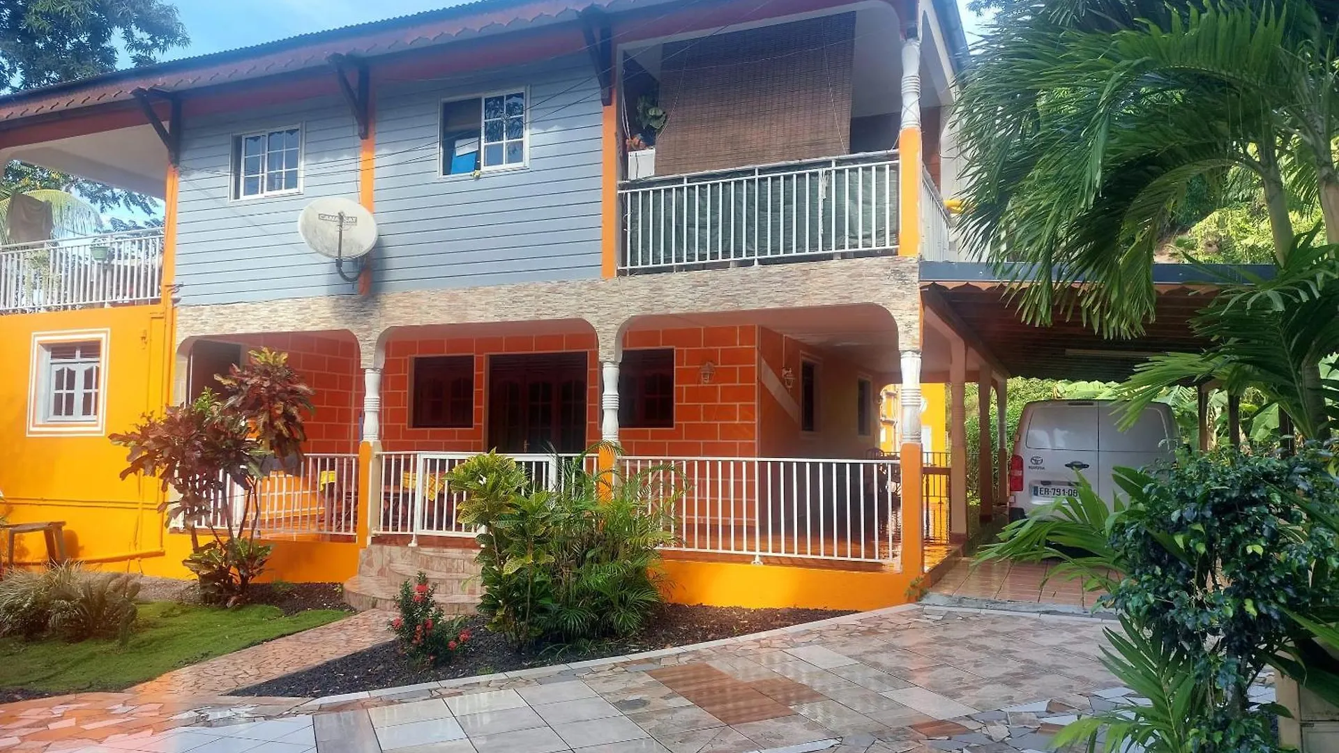 Maison Charmante A Pointe Noire, Vue Montagne, Jardin Prive 0*, Pointe-Noire